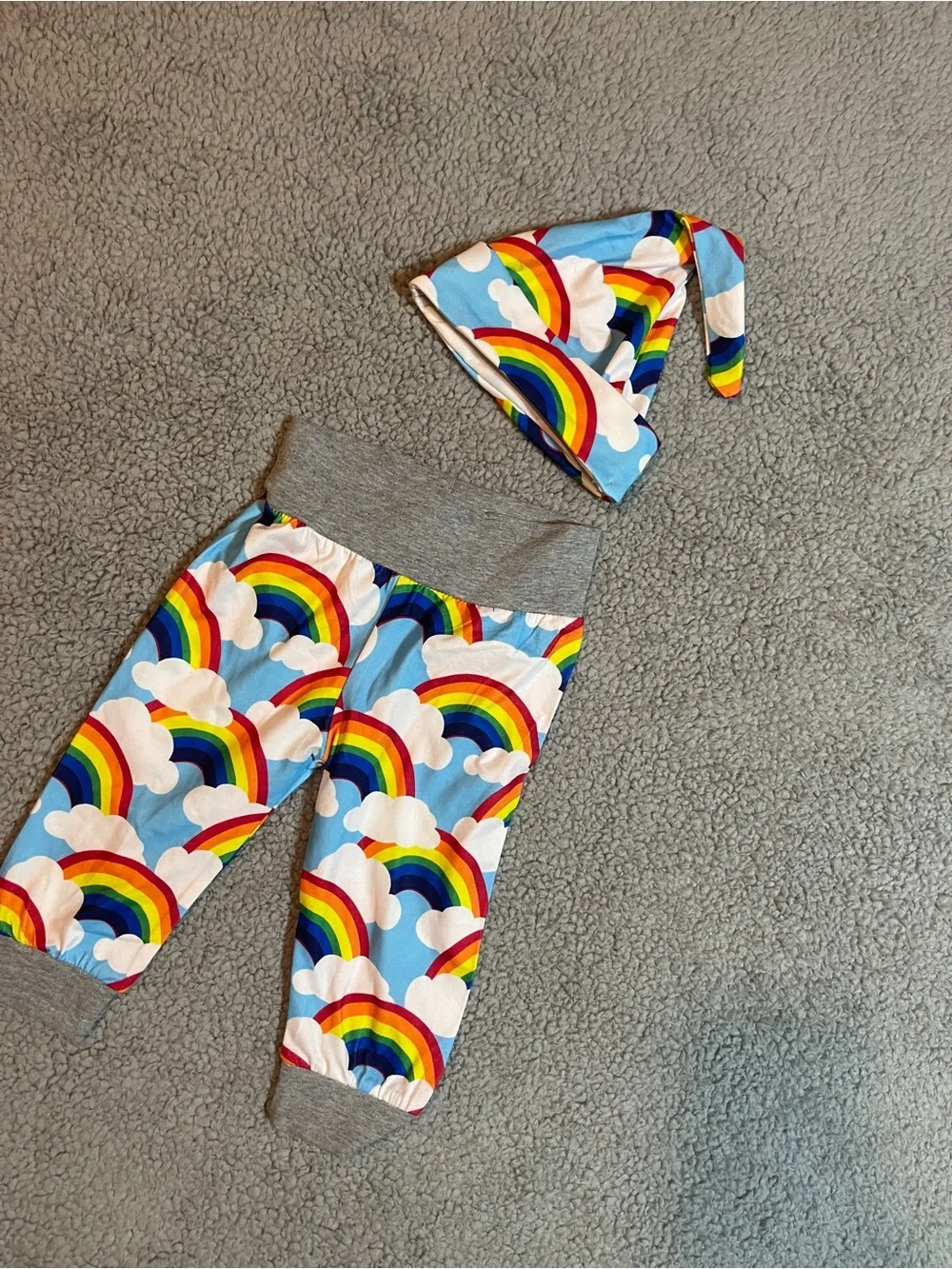 Baby 2 Pc Rainbow Cloud Outfit Set Size 80 12-18M Blue Pants & Matching Hat